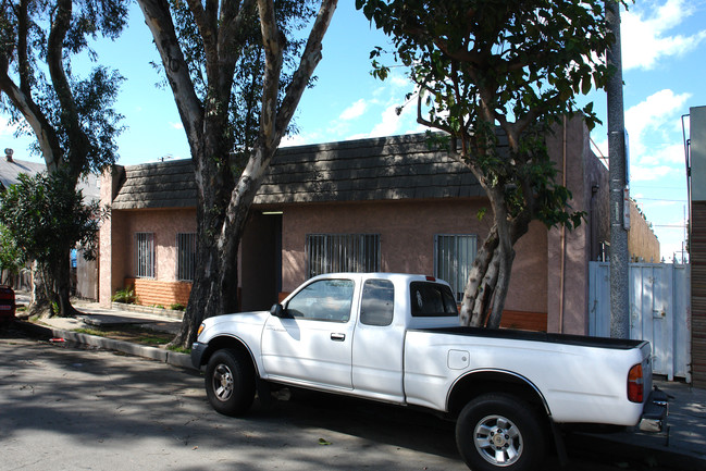 533 W 17th St in Long Beach, CA - Building Photo - Building Photo