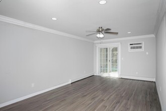 92 Cassa Loop in Holtsville, NY - Building Photo - Building Photo