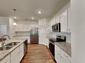 7077 Creeksong Dr in Douglasville, GA - Building Photo - Building Photo