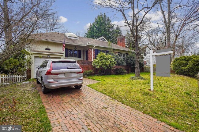 5215 Brookeway Dr in Bethesda, MD - Building Photo - Building Photo