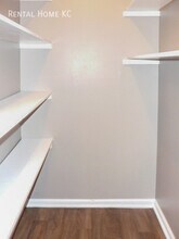 7718 Kessler Ln in Overland Park, KS - Building Photo - Building Photo