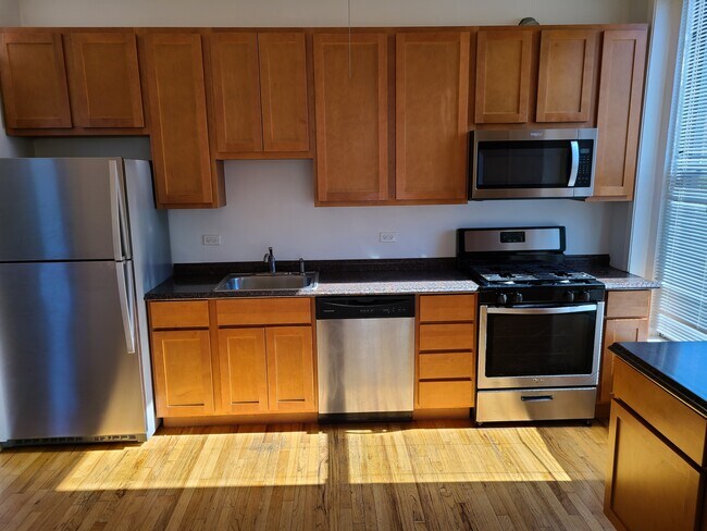 1459 W Taylor St, Unit 3F in Chicago, IL - Foto de edificio - Building Photo
