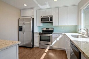 6318 Caminito Andreta in San Diego, CA - Building Photo