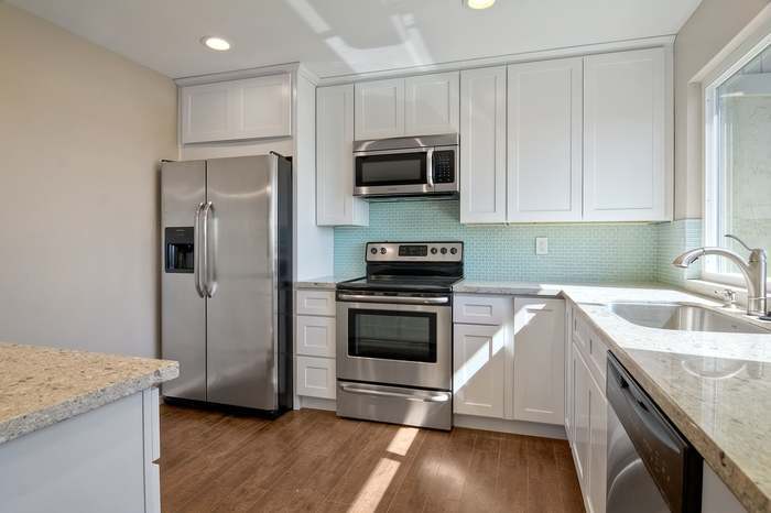 6318 Caminito Andreta in San Diego, CA - Building Photo