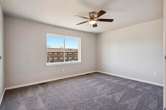 Perry Townhomes in Perry, IA - Foto de edificio - Building Photo