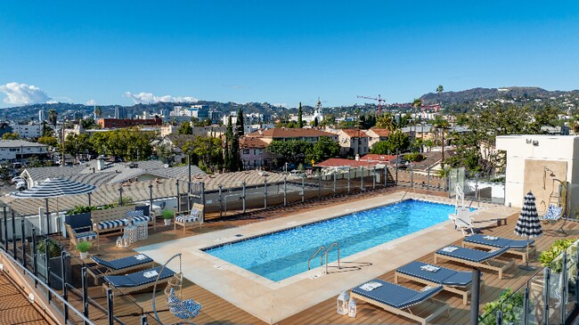 5240 Virginia Ave-Unit -121 in Los Angeles, CA - Building Photo - Building Photo
