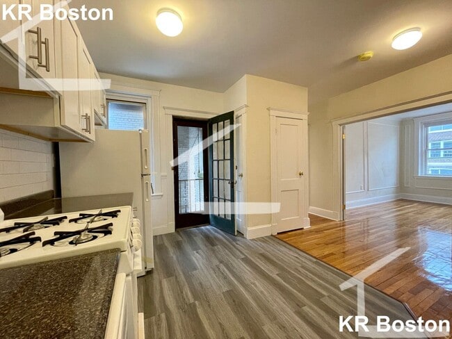 10 Vinal St in Boston, MA - Building Photo - Building Photo