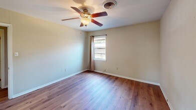 2309 Oxford St in Bryan, TX - Building Photo - Building Photo