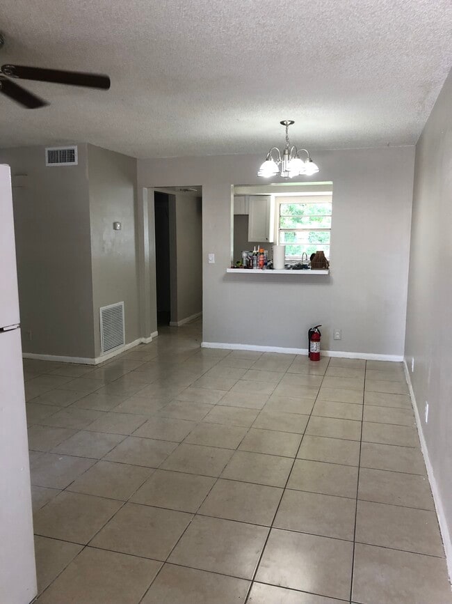 1203 S 33rd St, Unit Duplex in Fort Pierce, FL - Building Photo - Building Photo