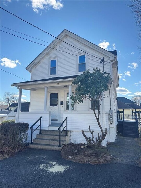 277 Mauran Ave in East Providence, RI - Building Photo