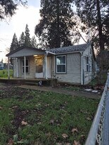 1248 NW Ellan St in Roseburg, OR - Building Photo