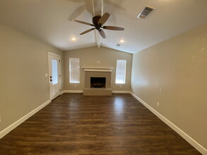3235 64th St in Lubbock, TX - Foto de edificio - Building Photo