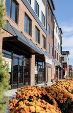 Station on Main in Edwardsville, IL - Foto de edificio - Building Photo