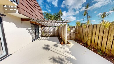306 3rd Ln in Palm Beach Gardens, FL - Foto de edificio - Building Photo