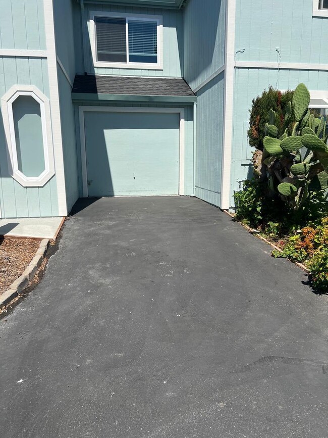 2674 Christine Oaks in Santa Cruz, CA - Building Photo - Building Photo