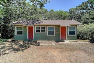 1402 W Congress St in Denton, TX - Building Photo