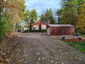 18 Buckwood Rd in Manchester, ME - Foto de edificio - Building Photo