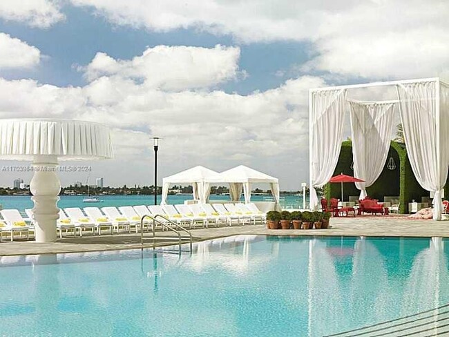1100 West Ave, Unit 1427 in Miami Beach, FL - Foto de edificio - Building Photo