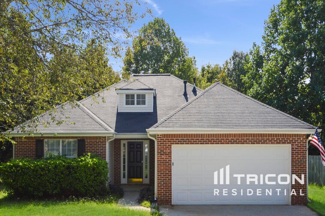 8050 Chapman Terrace in Mcdonough, GA - Foto de edificio