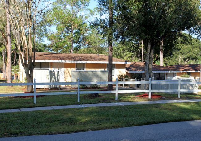 Laurel Oaks in DeLand, FL - Foto de edificio - Building Photo