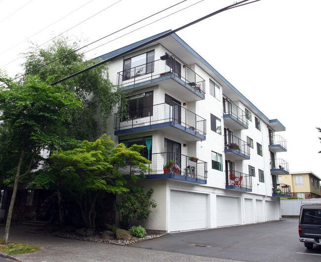 Twin Birch Apartments in Seattle, WA - Building Photo - Building Photo