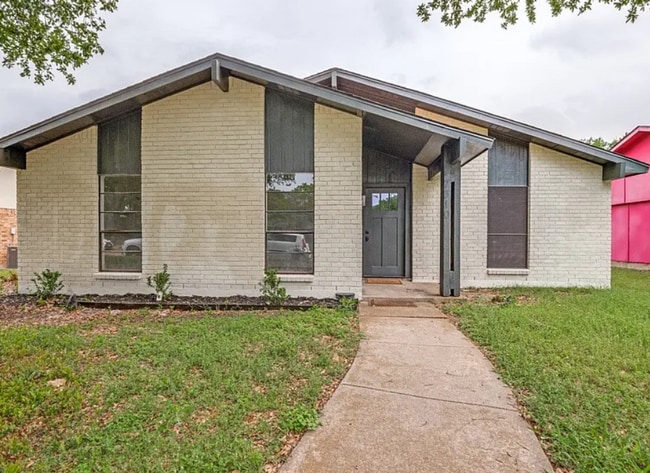 7310 Chinaberry Rd