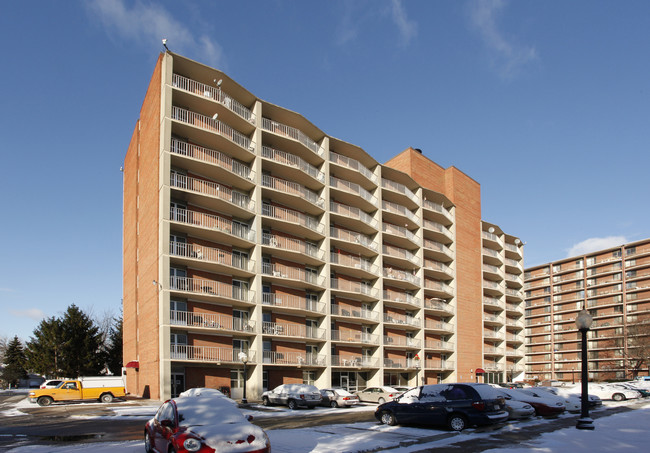 Sisson Manor in Dearborn, MI - Foto de edificio - Building Photo