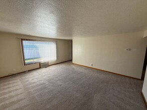 593 Connecticut Ave SE in Salem, OR - Building Photo - Building Photo
