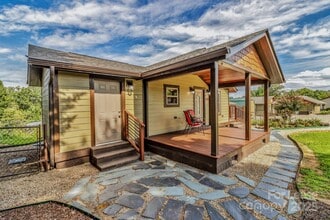 150 Oak Hill Rd in Candler, NC - Building Photo - Building Photo