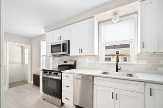 81 W Pontiac St in Warwick, RI - Building Photo - Building Photo