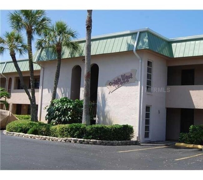 12000 Capri Cir S in Treasure Island, FL - Building Photo - Building Photo