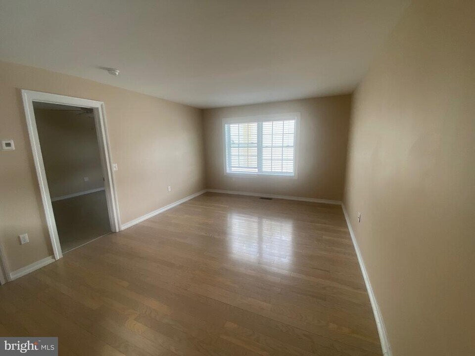 126 Mortimer St in Dunmore, PA - Building Photo