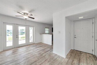108 Pompano Dr SE, Unit A in St. Petersburg, FL - Building Photo - Building Photo