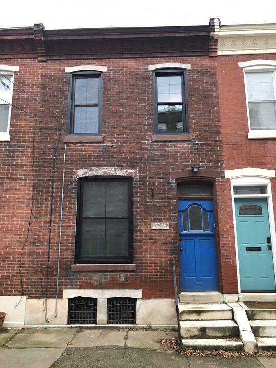 2718 Cambridge St in Philadelphia, PA - Building Photo