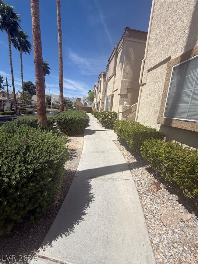 7061 Roscoe Ave in Las Vegas, NV - Building Photo - Building Photo