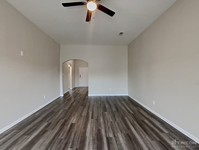 14210 Bridgeview Ln in Dallas, TX - Building Photo - Building Photo