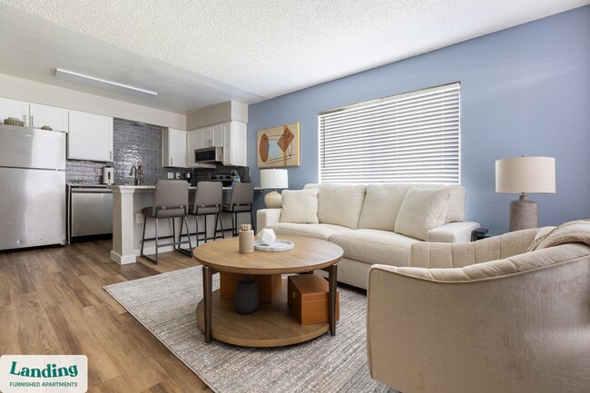 5704 W Thomas Rd in Phoenix, AZ - Foto de edificio - Building Photo