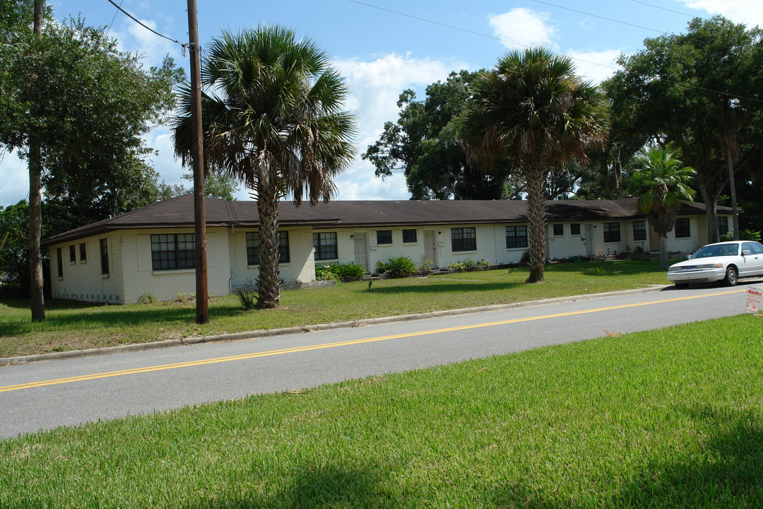 101-111 E Stetson Ave in DeLand, FL - Building Photo