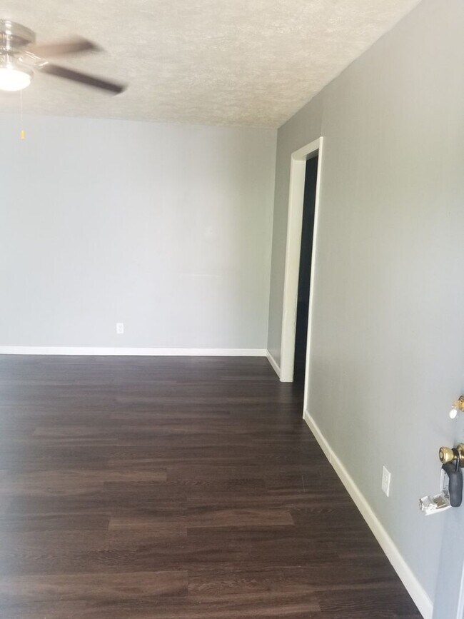 2404 Hobart Rd in Indianapolis, IN - Building Photo - Building Photo