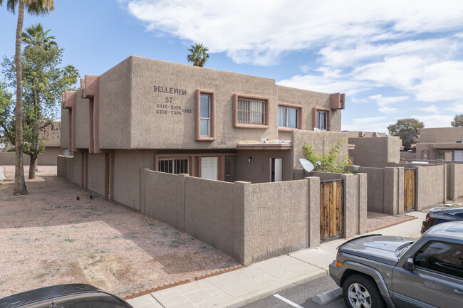 Hallcraft Villas West in Phoenix, AZ - Building Photo - Building Photo