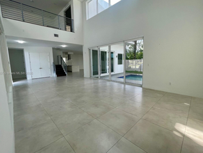 10250 NW 74th Ter in Doral, FL - Foto de edificio - Building Photo