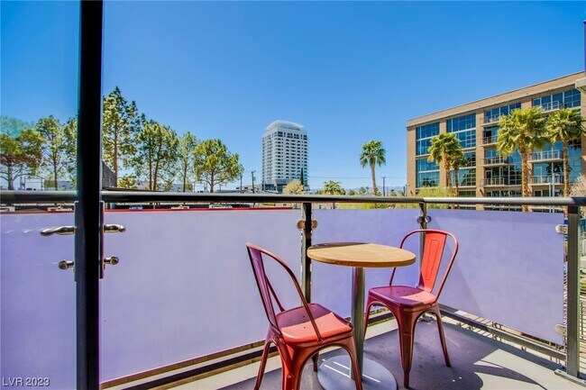 353 E Bonneville Ave in Las Vegas, NV - Building Photo - Building Photo
