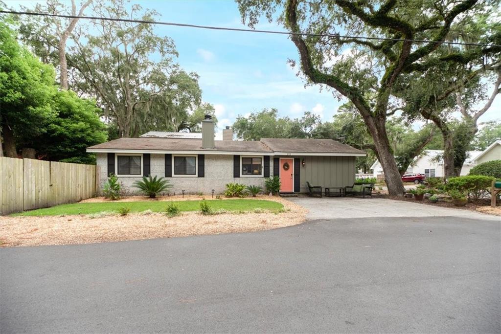 203 3rd Ave in St. Simons Island, GA - Building Photo