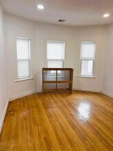 14 Quincy St, Unit 14 in Medford, MA - Foto de edificio - Building Photo