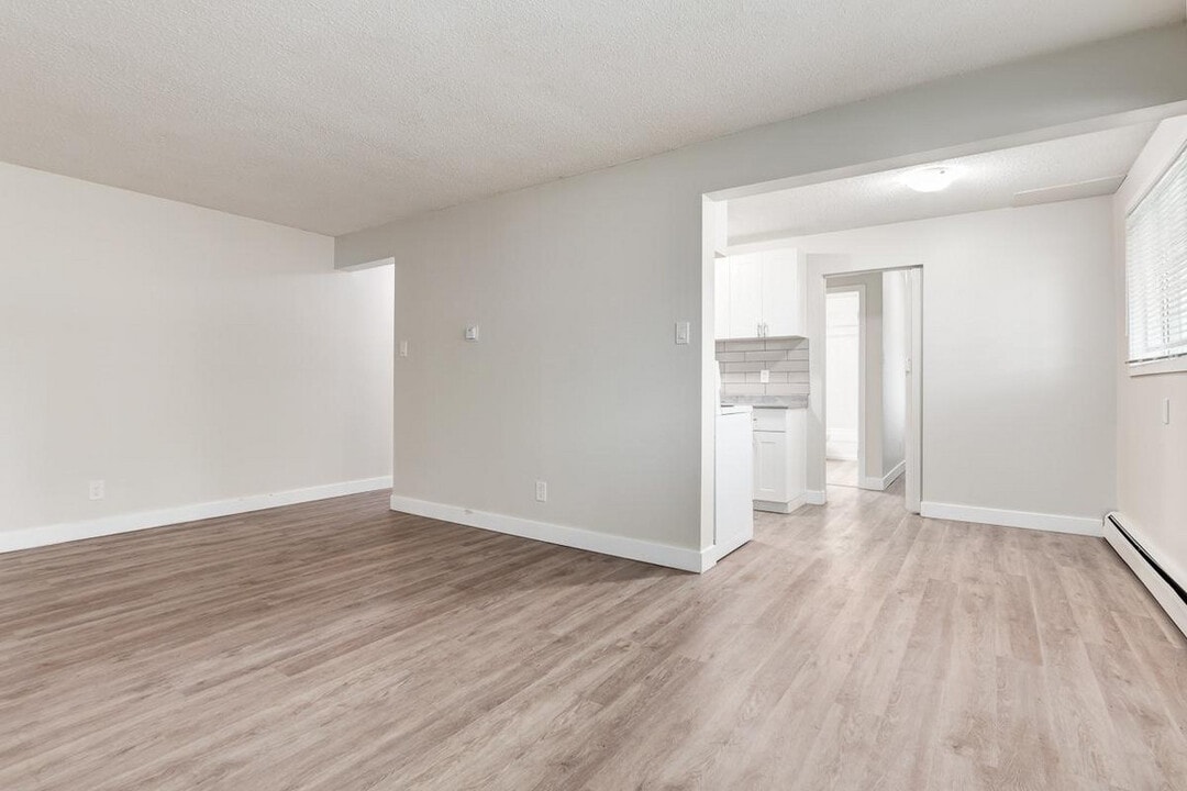Lockwood Apartments in Edmonton, AB - Building Photo