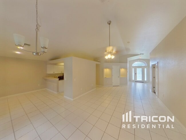 184 Jennifer Dr in Rotonda West, FL - Foto de edificio - Building Photo