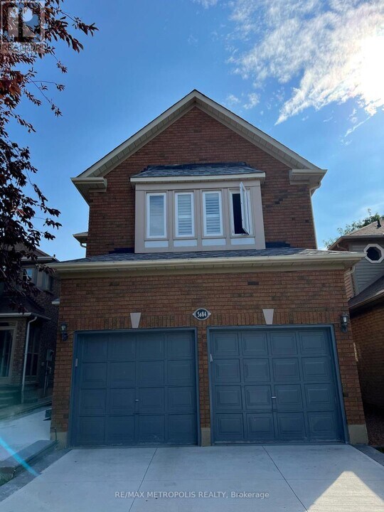 5884 Chorley Pl in Mississauga, ON - Building Photo
