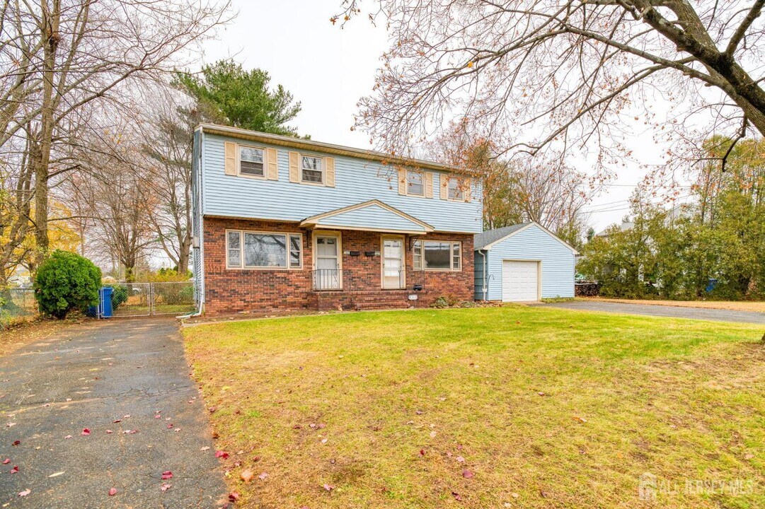 345 Lincoln Blvd in Middlesex, NJ - Building Photo