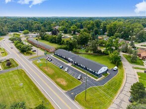 2475 S Commerce Rd in Wolverine Lake, MI - Building Photo - Building Photo