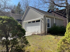 25008 Lake Rd in Bay Village, OH - Building Photo - Building Photo